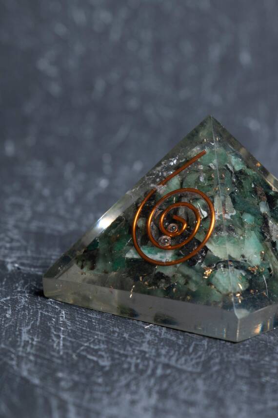 Seritifikalı zümrüt Piramit - 3