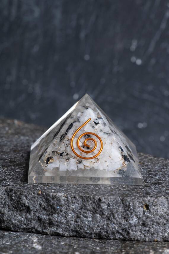 Sertifikalı Ay Taşı Piramit - 1