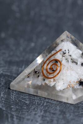 Sertifikalı Ay Taşı Piramit - 5