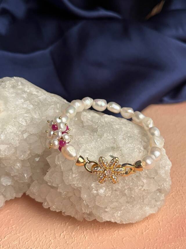 Sertifikalı İnci, Yakut Zirkon Çiçek Aparatlı Gümüş Detaylı Doğal Taş Bileklik (SK:440) - 1