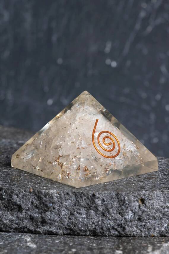 Sertifikalı Kristal Kuvars Piramit - 1