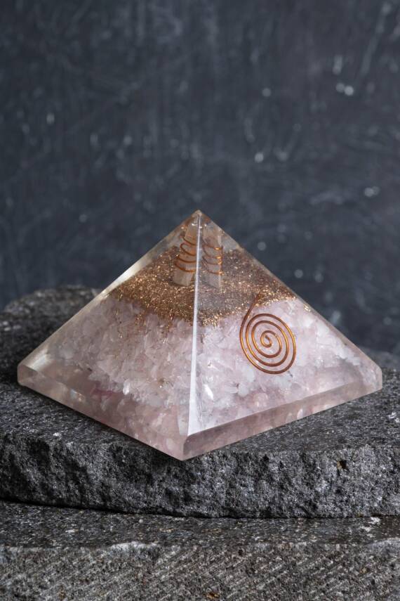 Sertifikalı Pembe Kuvars Piramit - 1