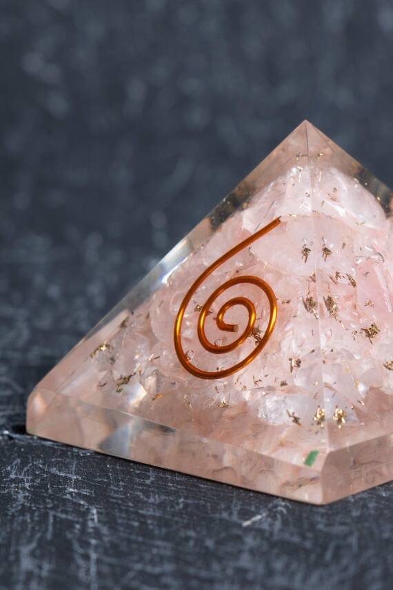 Sertifikalı Pembe kuvars Piramit - 3