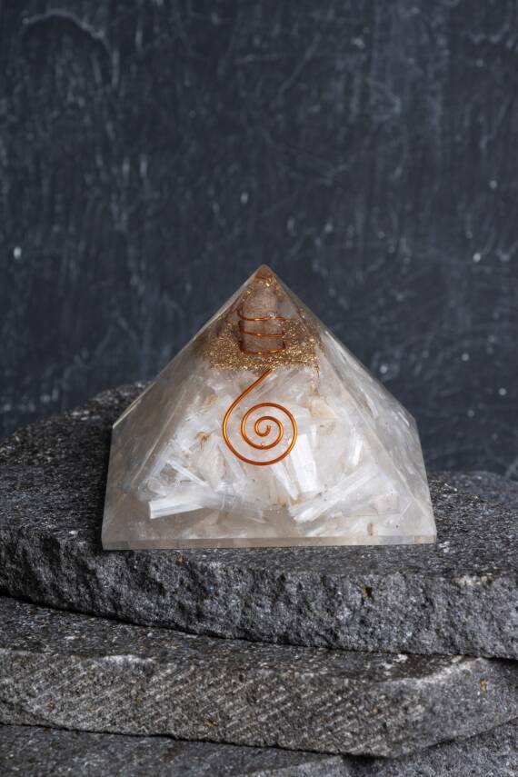 Sertifikalı Selenit Piramit - 3