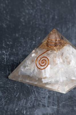 Sertifikalı Selenit Piramit - 5