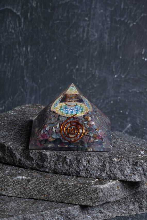 Sertifikalı Turmalin Piramit - 1