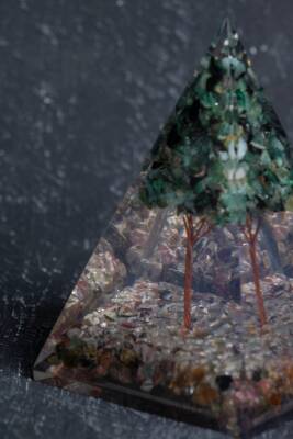 Sertifikalı Turmalin & Zümrüt Ağaçlı Piramit - 4