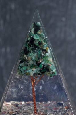 Sertifikalı Turmalin & Zümrüt Ağaçlı Piramit - 5