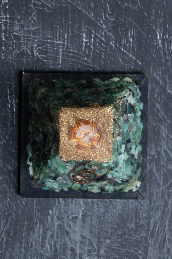 Sertifikalı Zümrüt Piramit - 1