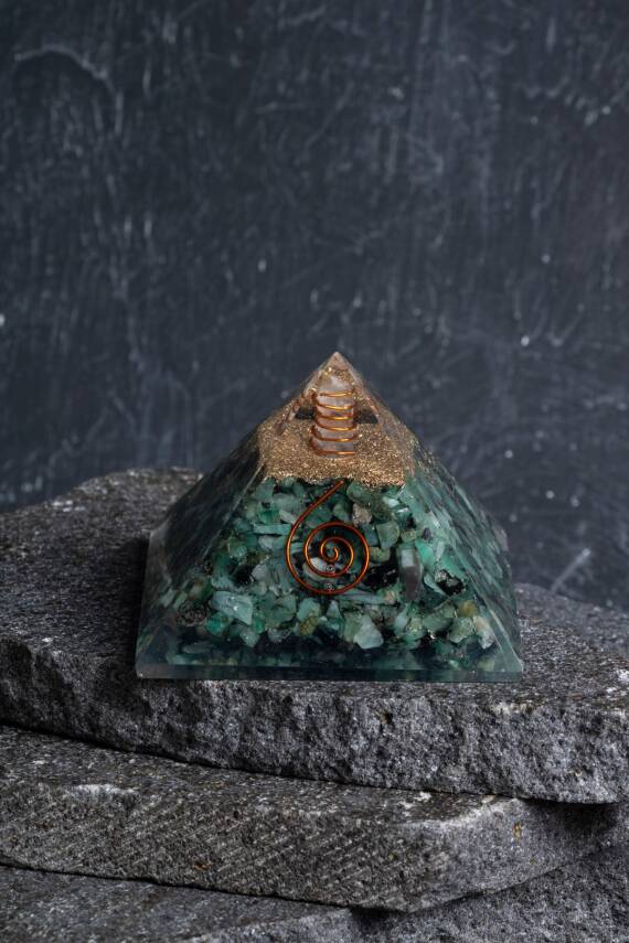 Sertifikalı Zümrüt Piramit - 1