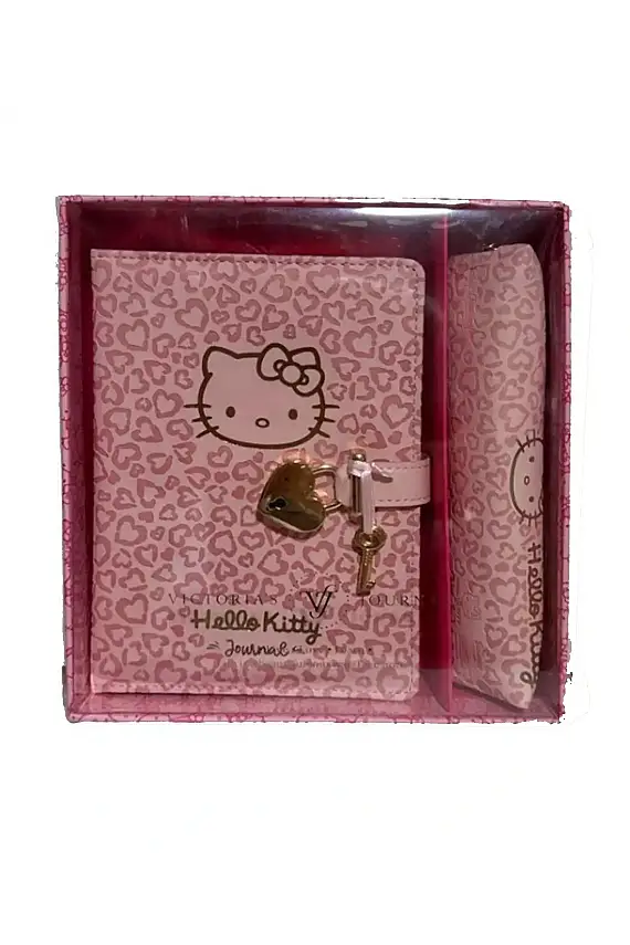 Victorias Journals Hush Hush Hello Kitty Deri Kalemlik + Kalp Kilitli Çizgili 160 Yp 13x18 Cm Kutulu - 1