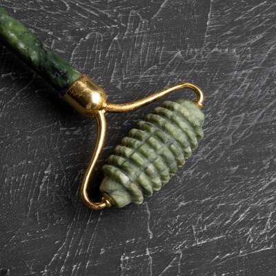 Yeşim Taşı Tırtıklı Roller Masaj Aleti - 2